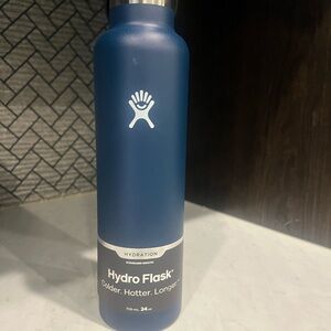 Hydro Flask Midnight Blue Bottle